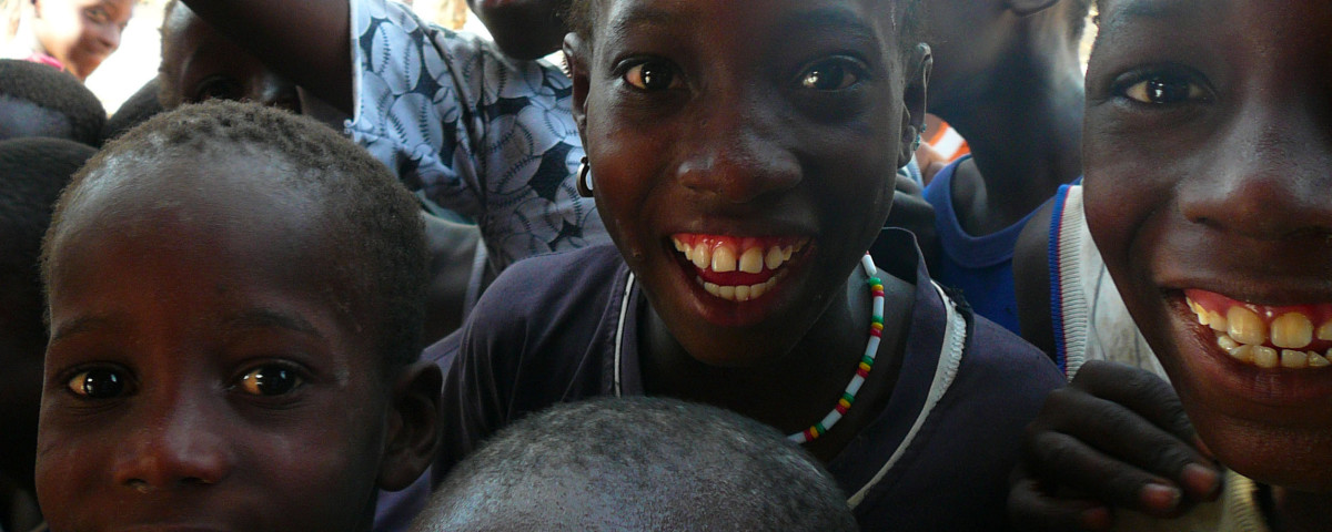 niños del primer Bankomunal en Senegal, Africa.